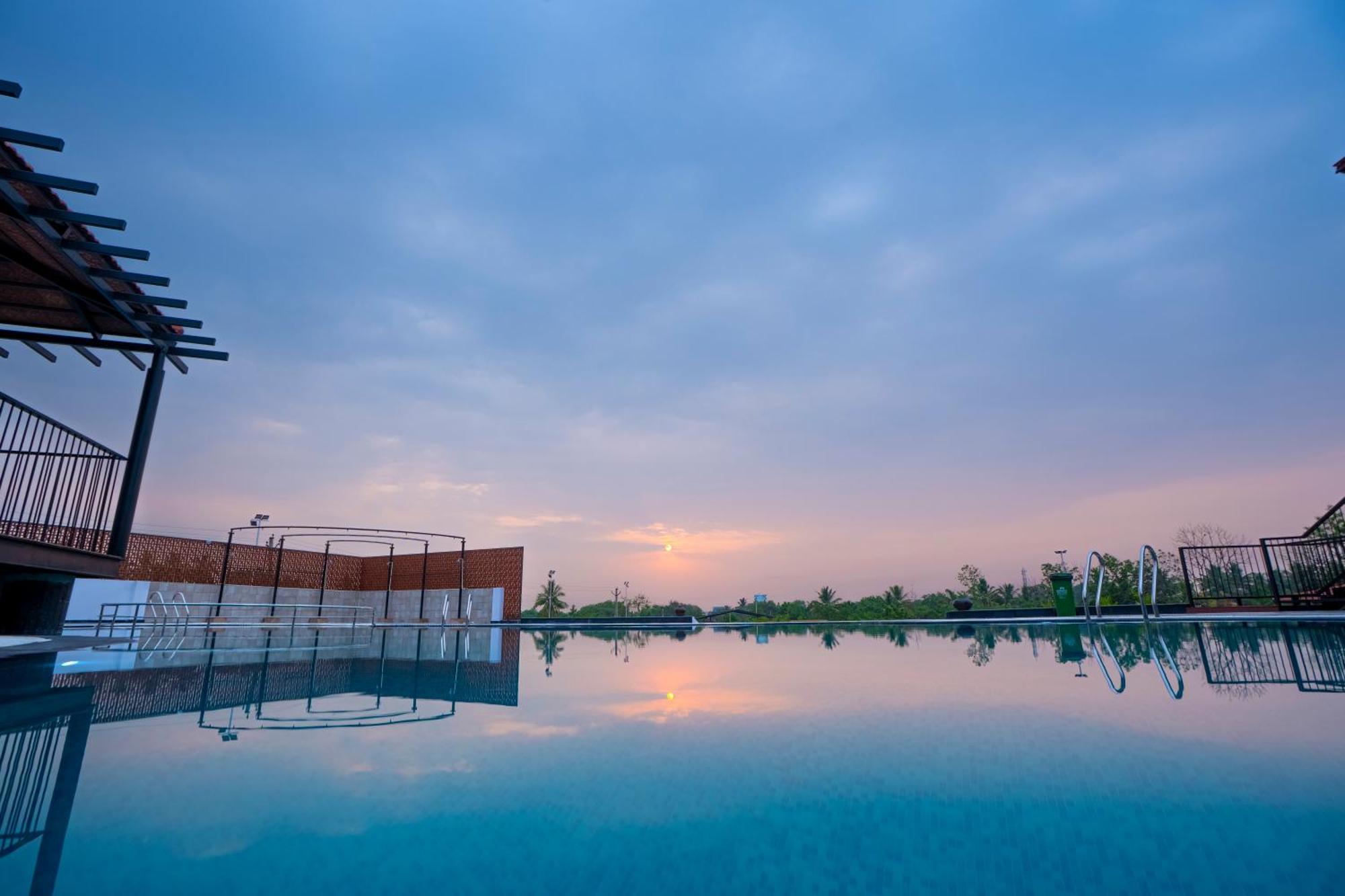 Serene Resort Hyderabad Шемшабад Екстер'єр фото