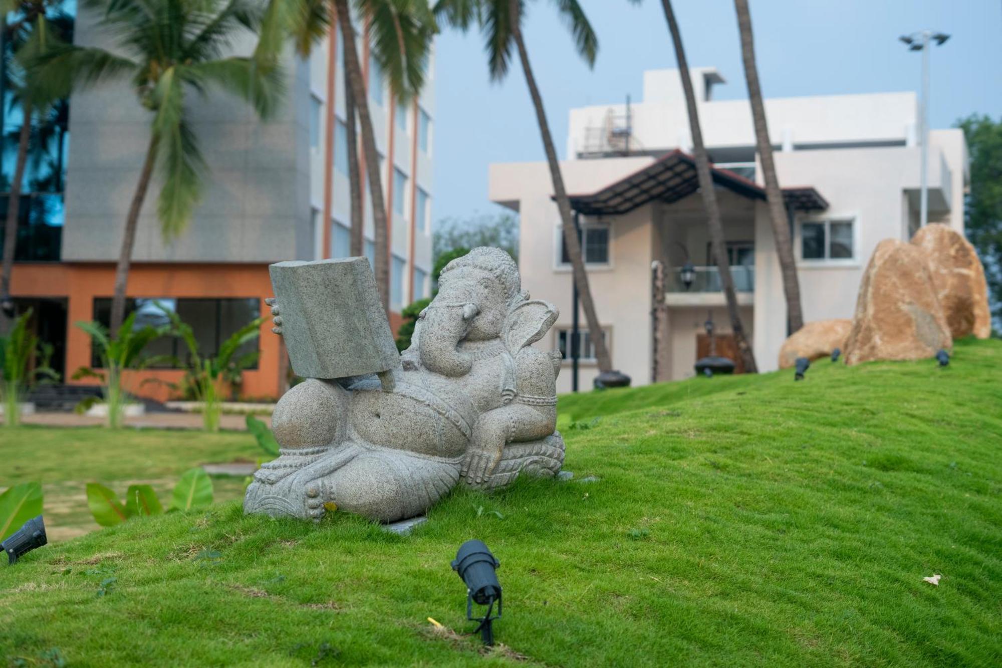 Serene Resort Hyderabad Шемшабад Екстер'єр фото